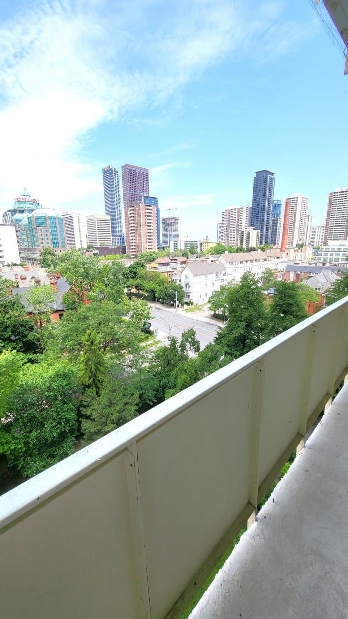 Downtown Gem By The Subway Apartment Toronto Bagian luar foto