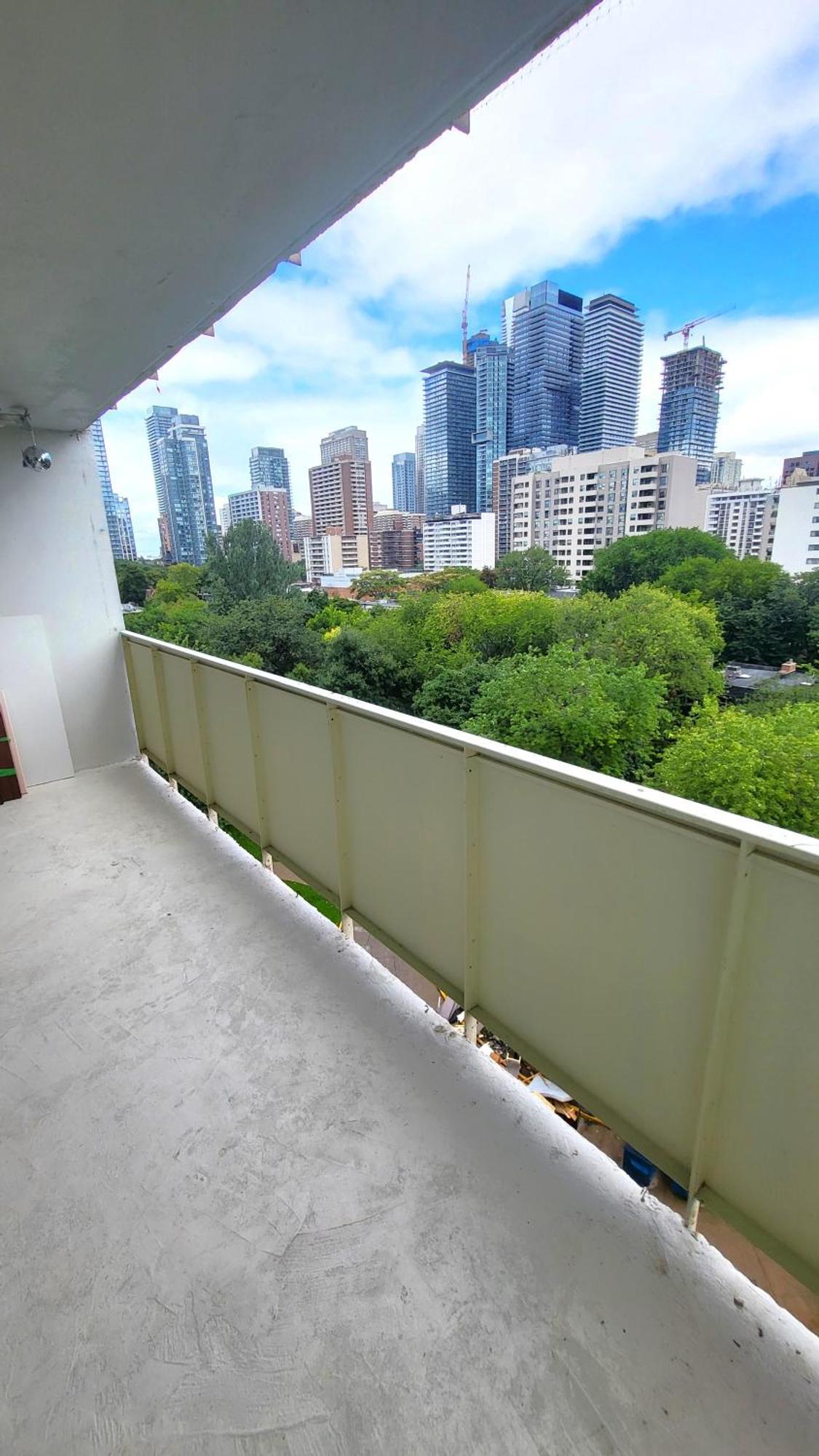 Downtown Gem By The Subway Apartment Toronto Bagian luar foto
